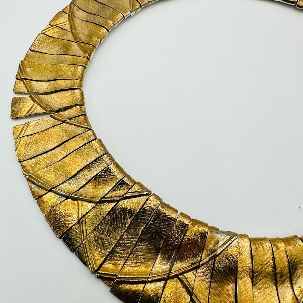 Vintage Les Bernard Egyptian Revival Bib Gold Tone Necklace Textured Statement - Picture 2 of 4